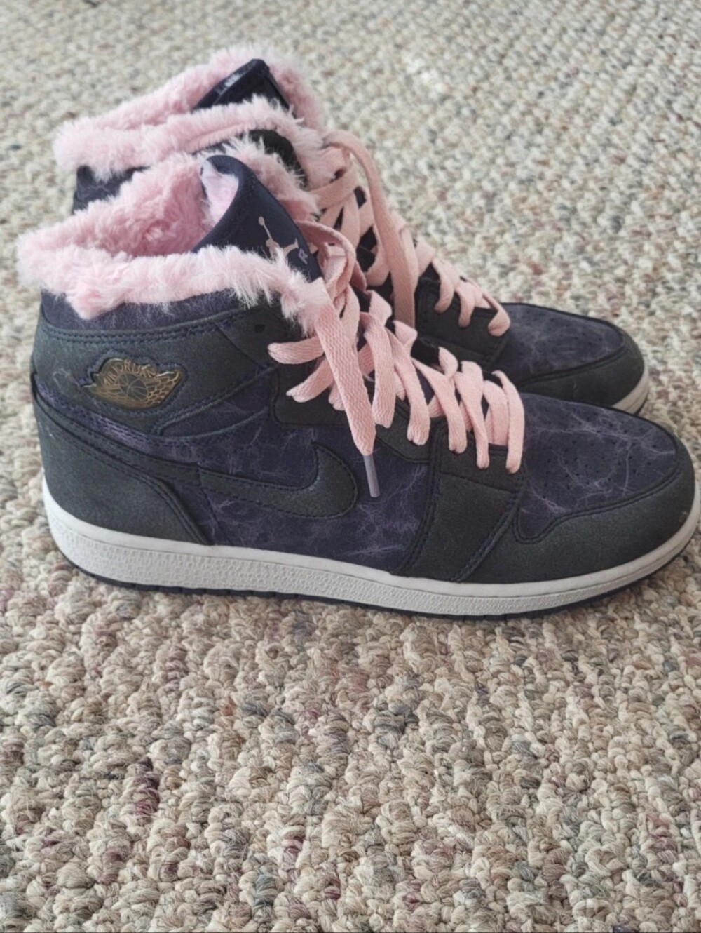 Jordans Size 7Y Fits Woman 8.5/9